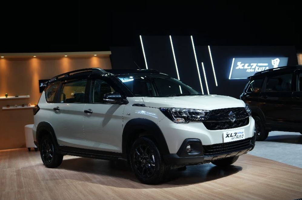 Suzuki XL7 Hybrid Alpha Kuro 2025 Varian Tertinggi dengan Desain Eksklusif, Harga Mulai Rp312 Juta 